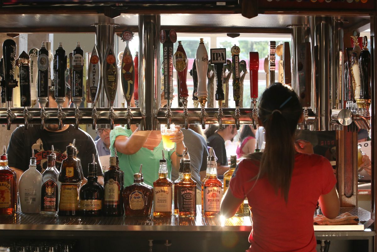 Bier-bar-tappen-FEMFEM
