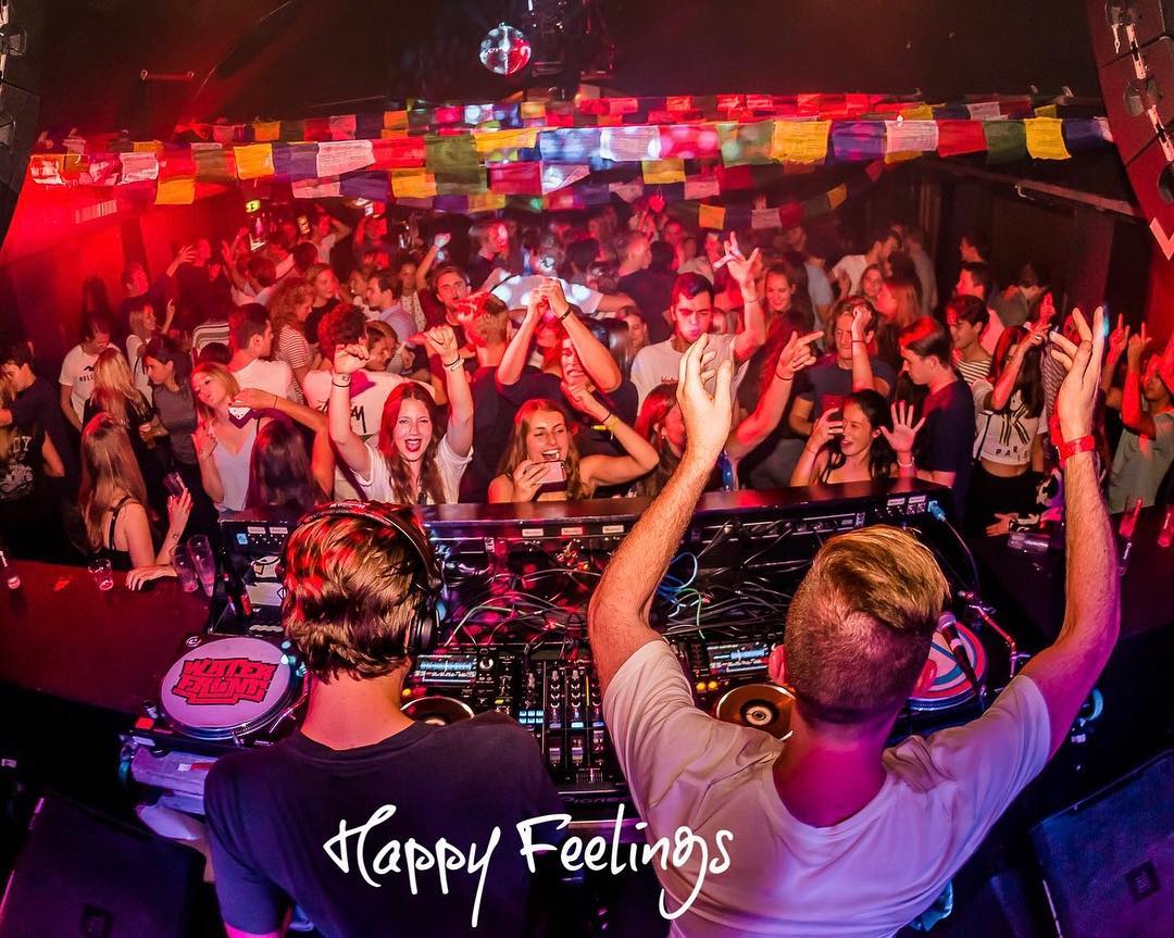 NYE-feestjes-happy-feelings-femfem