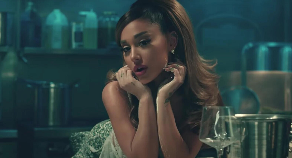 Ariana Grande bodyshaming commentaar op lichaam te dun ongezond